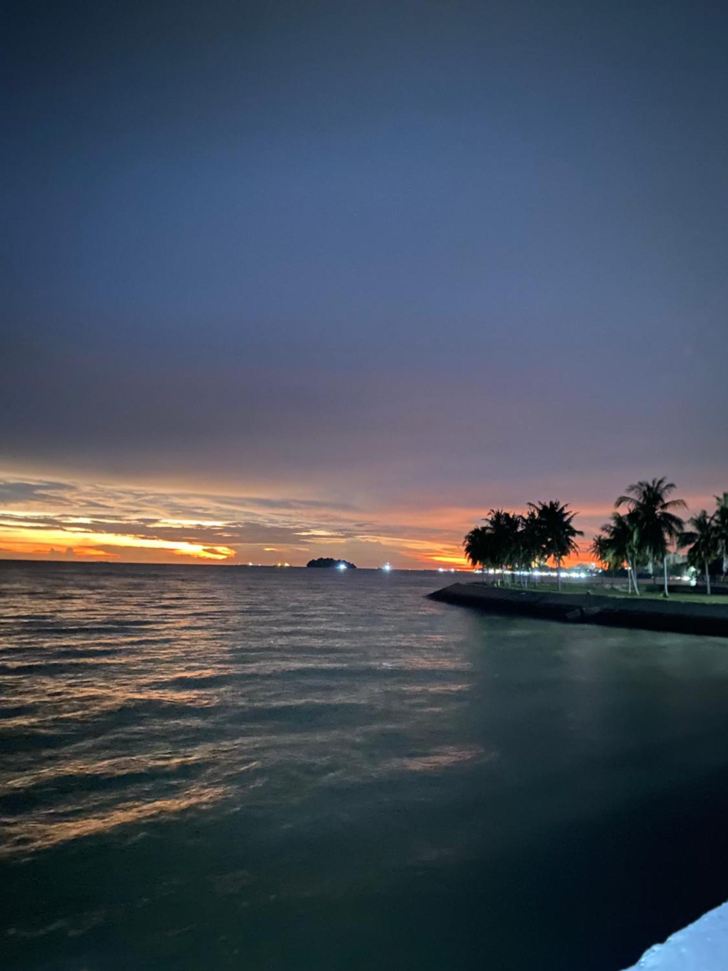 Adlia Pd Apartment W Seaview Port Dickson Exterior photo